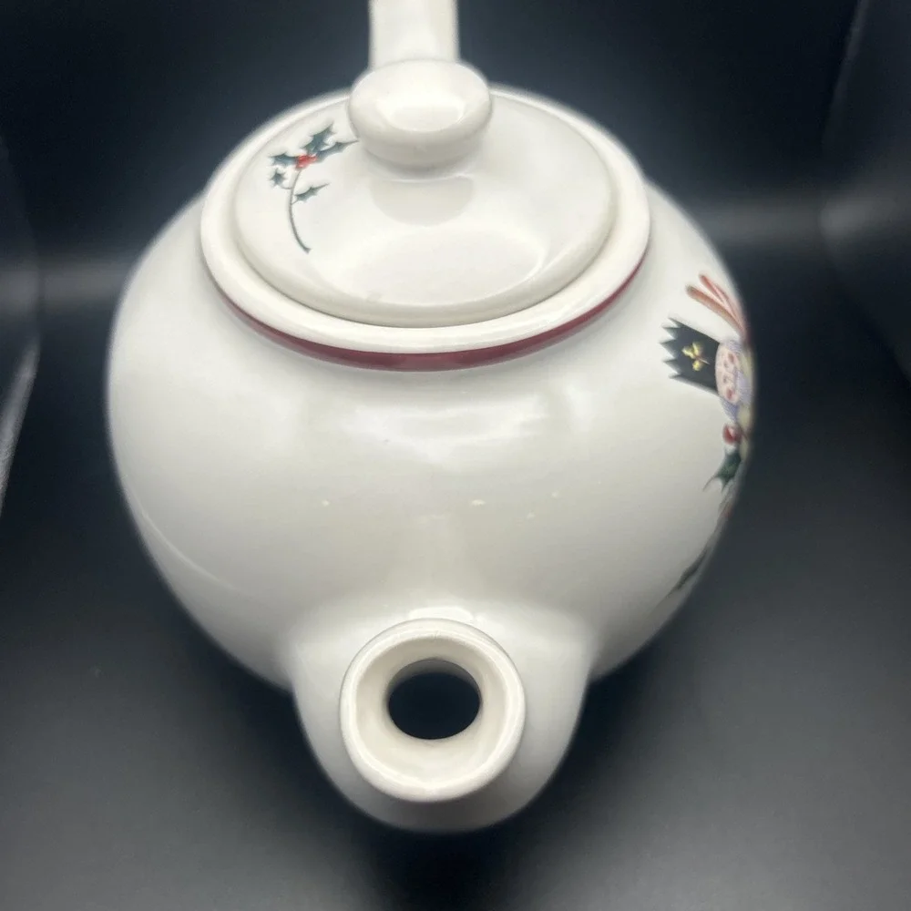 Holiday Nutcracker Soldier Teapot in Green &‎ Red